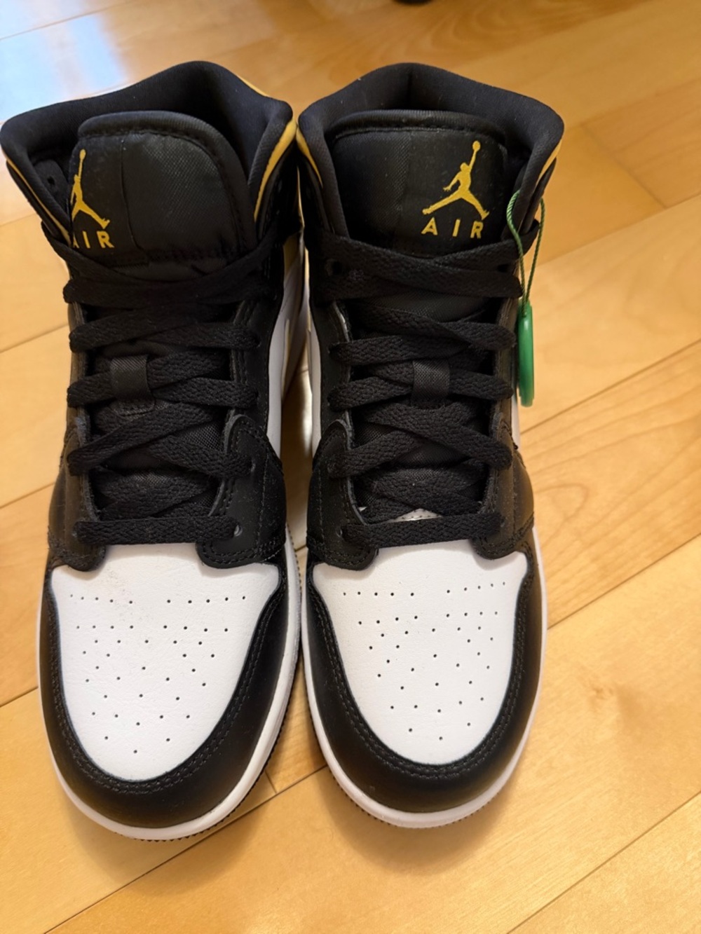 Jordan Black White Low-Top Sneakers with Green Stitch Detail